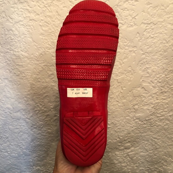 Hunter rain boots. Size 9. Red (Glossy) - Picture 2 of 3